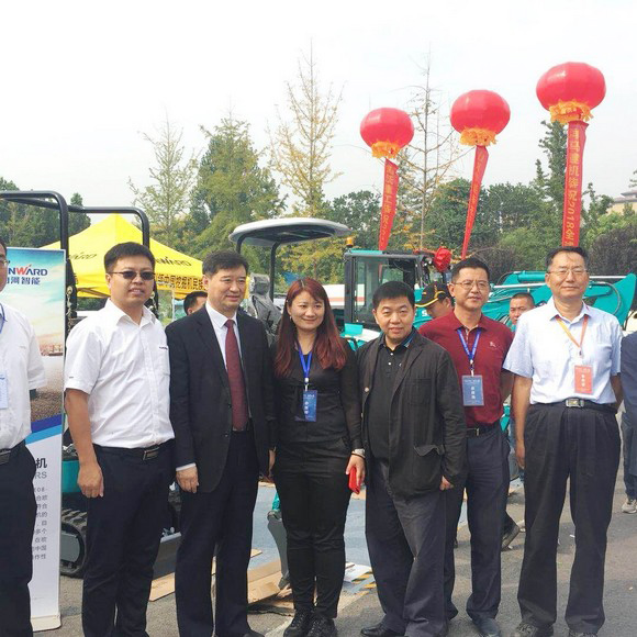 “超美微挖”现身2018微挖峰会，，，永利集团官网智能微挖出口过万台