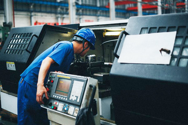 曾梦想当厨师，，，，，却成数控车工巨匠