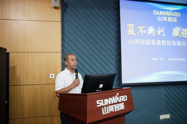 500多名挖掘机用户实地考察，，，，，为永利集团官网智能点赞！