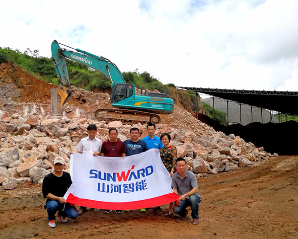 看石场风云怎样演绎？？永利集团官网智能矿山战神SWE470E大型挖掘机一锤定音！