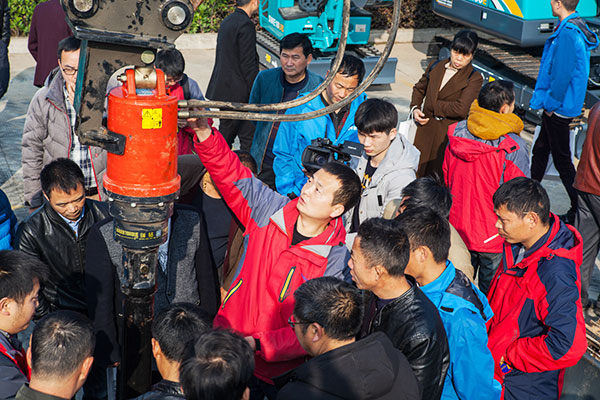 十年相随，，成绩相互，，来听听永利集团官网智能挖掘机客户的真实声音