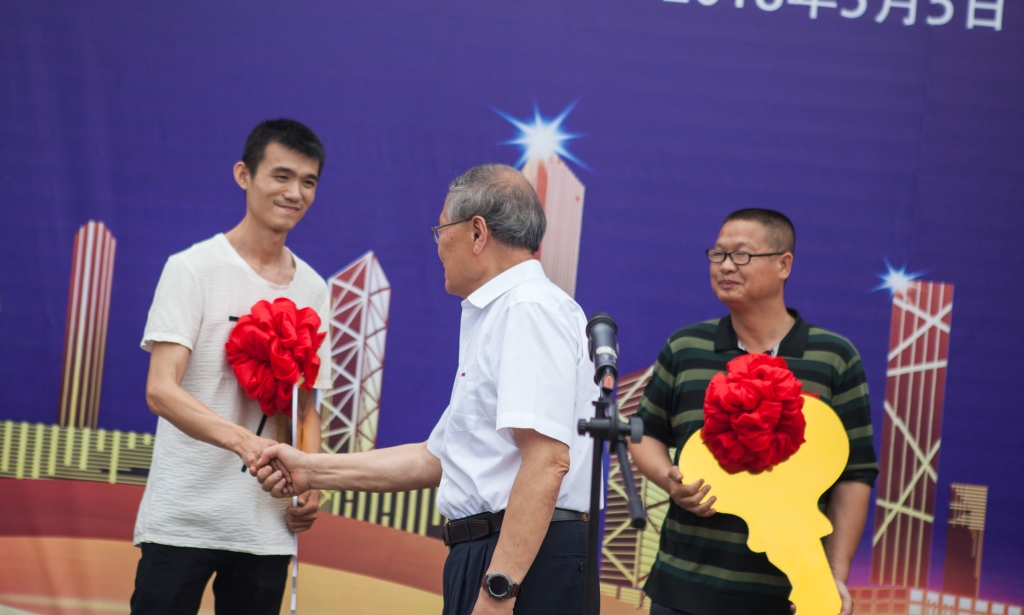 民族挖掘机品牌先导者，，，，，永利集团官网智能“城镇建设利器”SWE80E9荣耀上市