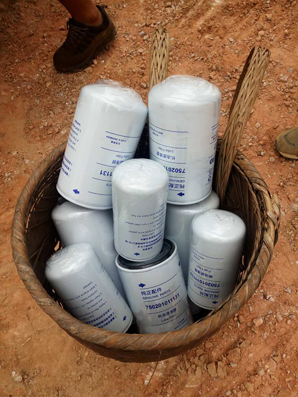 他们，，，，，，用小小背篓背出永利集团官网大情怀