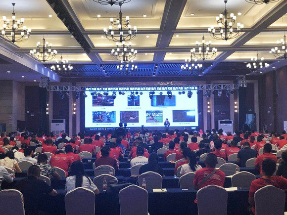 “超美微挖”现身2018微挖峰会，，，永利集团官网智能微挖出口过万台