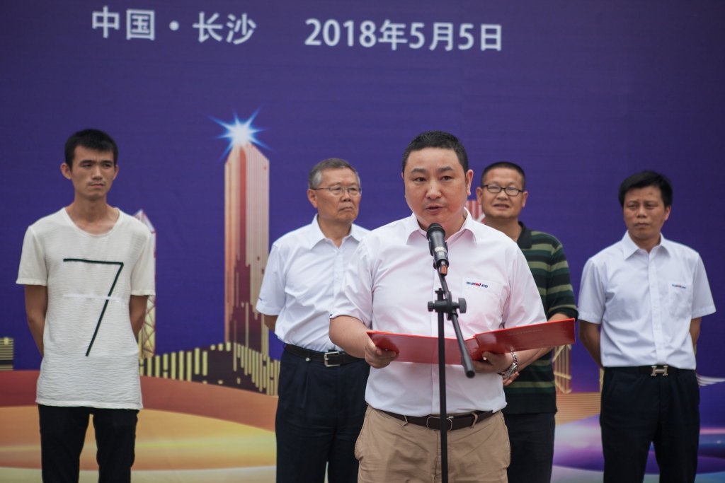 民族挖掘机品牌先导者，，，，，永利集团官网智能“城镇建设利器”SWE80E9荣耀上市