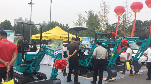 “超美微挖”现身2018微挖峰会，，，永利集团官网智能微挖出口过万台