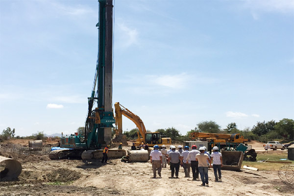 永利集团官网智能入岩神器在东非肯尼亚获赞，，，，，，人好装备好