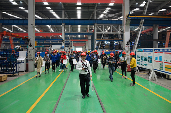 开启工程机械之都体验之旅，，，，，，中外媒体观摩团到访永利集团官网智能