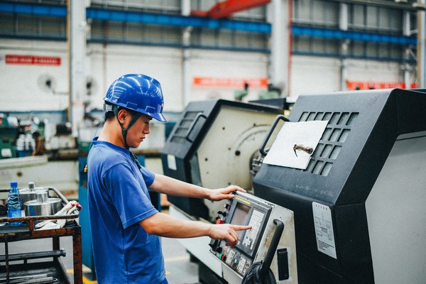 曾梦想当厨师，，，，，却成数控车工巨匠