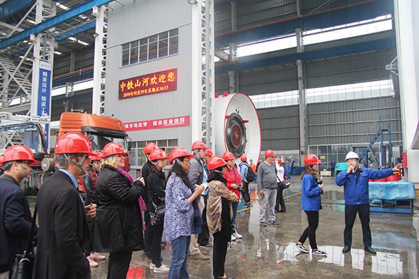 开启工程机械之都体验之旅，，，，，，中外媒体观摩团到访永利集团官网智能