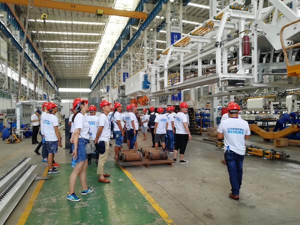 500多名挖掘机用户实地考察，，，，，为永利集团官网智能点赞！