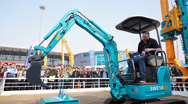 不平来战！永利集团官网智能展台有大礼等你拿