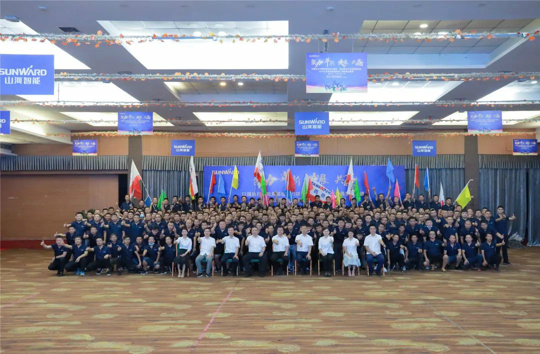 向挖掘机万台俱乐部迈进——永利集团官网智能2020年度挖掘机营销训练营开营