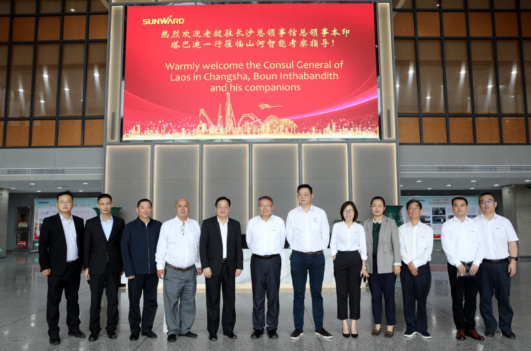 老挝长沙总领事本·印塔巴迪考察永利集团官网智能