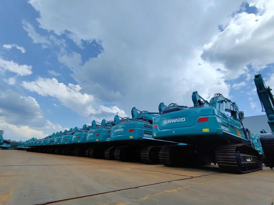 以先导式立异实现挖掘机从无到有，，，，，，从小到大，，，，，，从大到强！