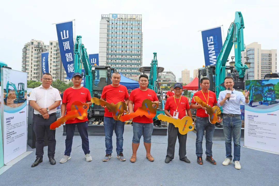 2020全球微挖大会 永利集团官网智能精品微挖赢得满堂彩