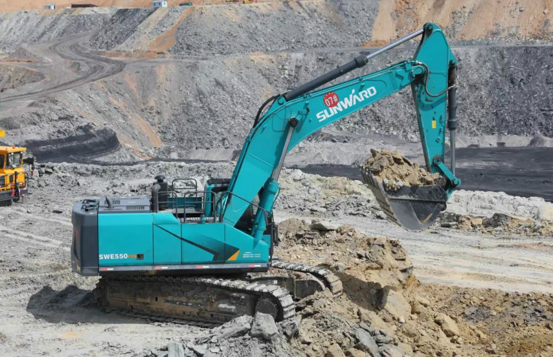 以先导式立异实现挖掘机从无到有，，，，，，从小到大，，，，，，从大到强！