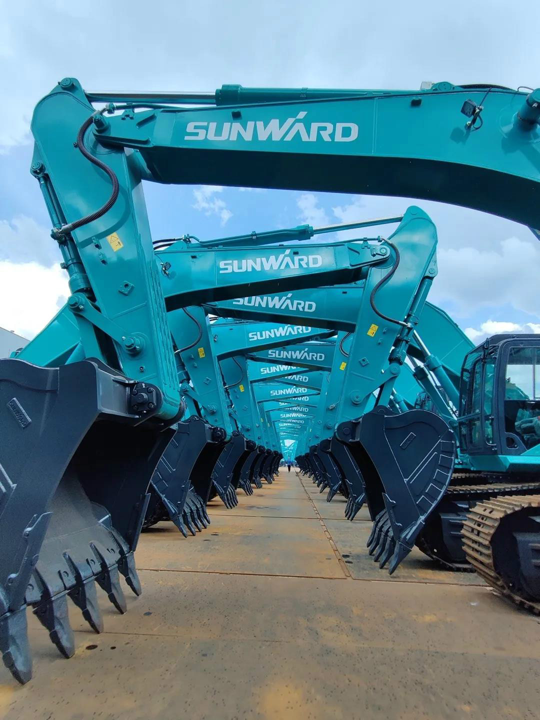 以先导式立异实现挖掘机从无到有，，，，，，从小到大，，，，，，从大到强！