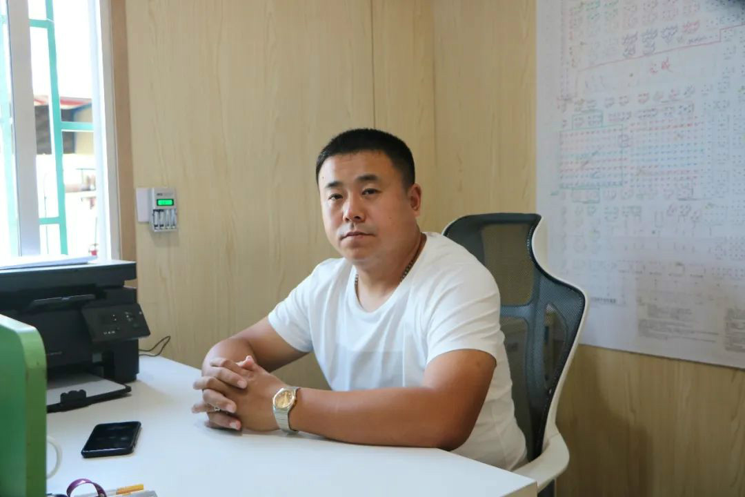 液压静力压桩机从1台到21台，，，，，他只用了8年！