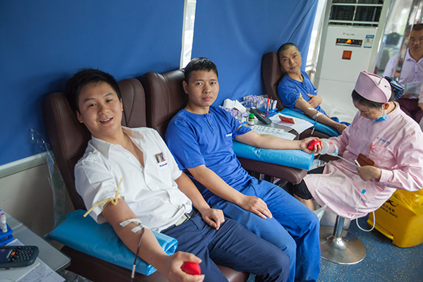 永利集团官网智能百余员工 冒雨争相献血