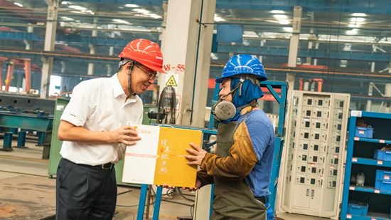 万力集团“送清凉”活动，，慰问一线员工