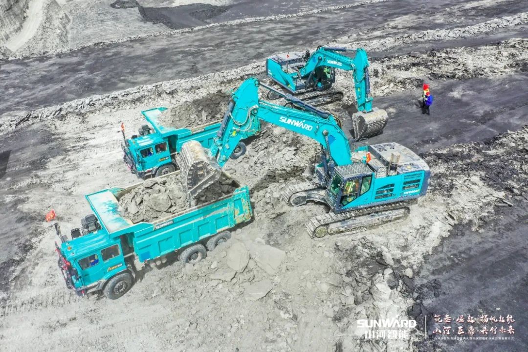 “矿”世能手，，，，，齐聚永利集团官网智能挖掘机操作手挑战赛