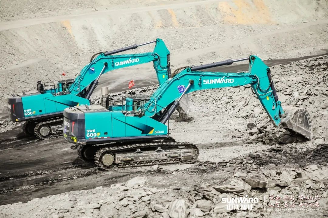 “矿”世能手，，，，，齐聚永利集团官网智能挖掘机操作手挑战赛