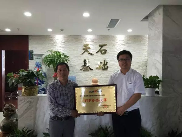 一起相随，，，，，永利集团官网智能伴他功成名就