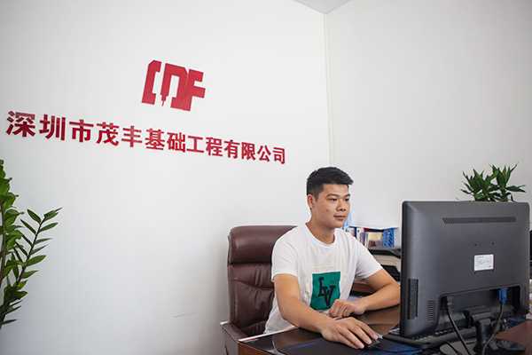 我叫阿忠，，忠于事业，，也忠于永利集团官网智能旋挖钻机