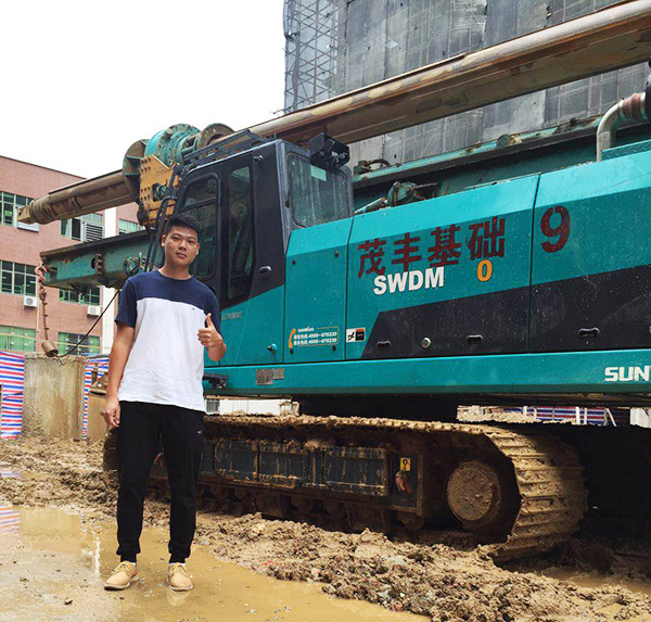 我叫阿忠，，忠于事业，，也忠于永利集团官网智能旋挖钻机