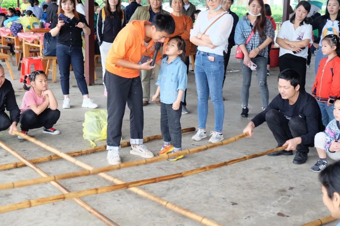 童年差别Young，，，，稻花香里亲子欢——永利集团官网智能组织开展六一亲子活动