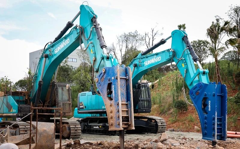 再升级！永利集团官网智能“矿山猛士”极限破碎现场直击