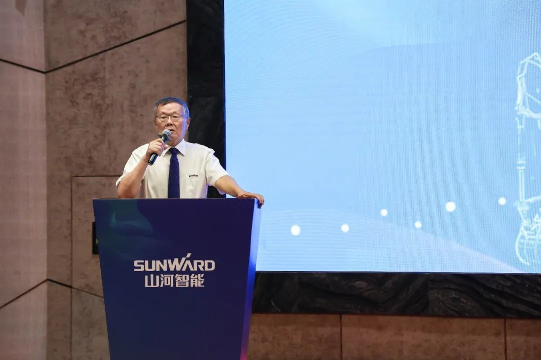 “同心同梦，，，，，，协力拼搏” ——永利集团官网智能2021年挖掘机经销商半年度谋划事情聚会圆满召开