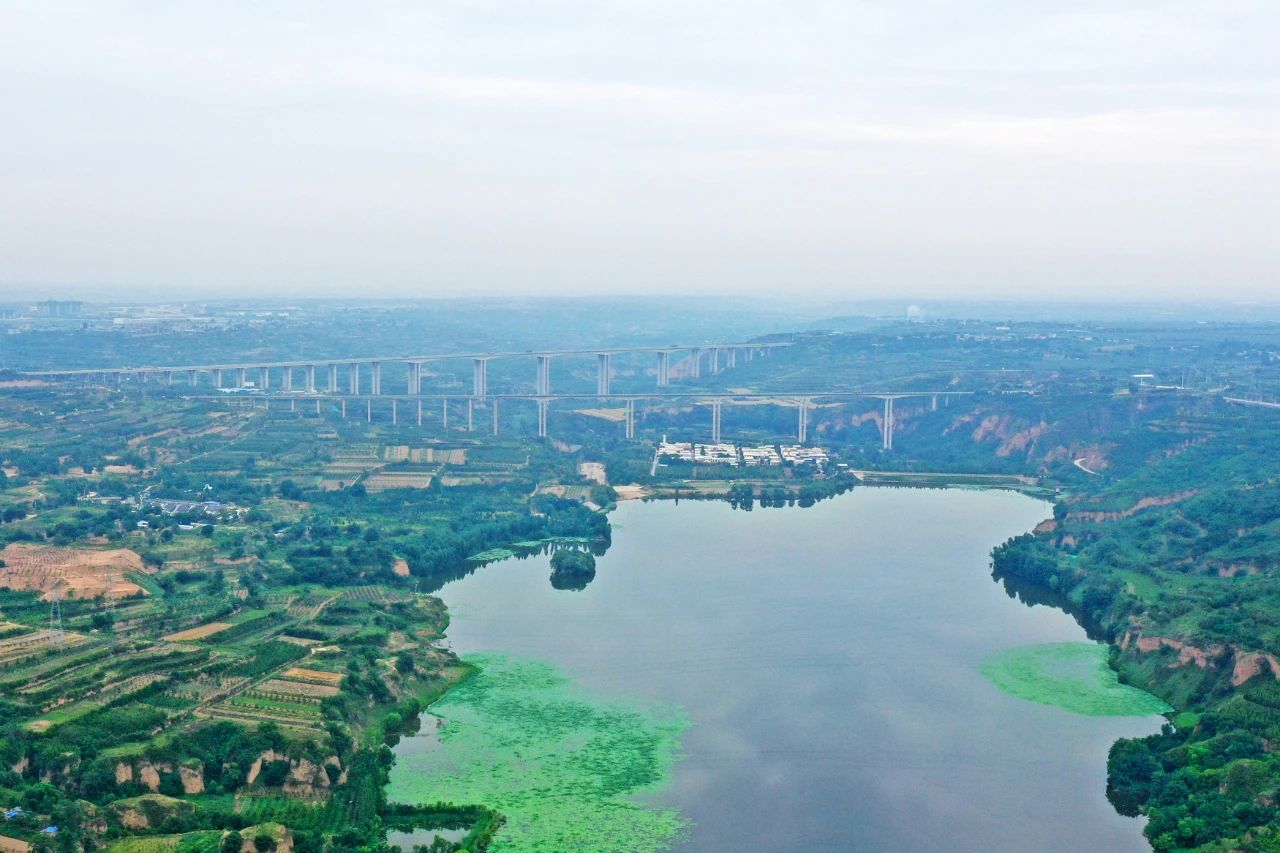 天堑施工，，，，，玉皇阁二号特大桥桩基主力军是永利集团官网智能旋挖钻机 | 百年风华筑漂亮永利集团官网（3）