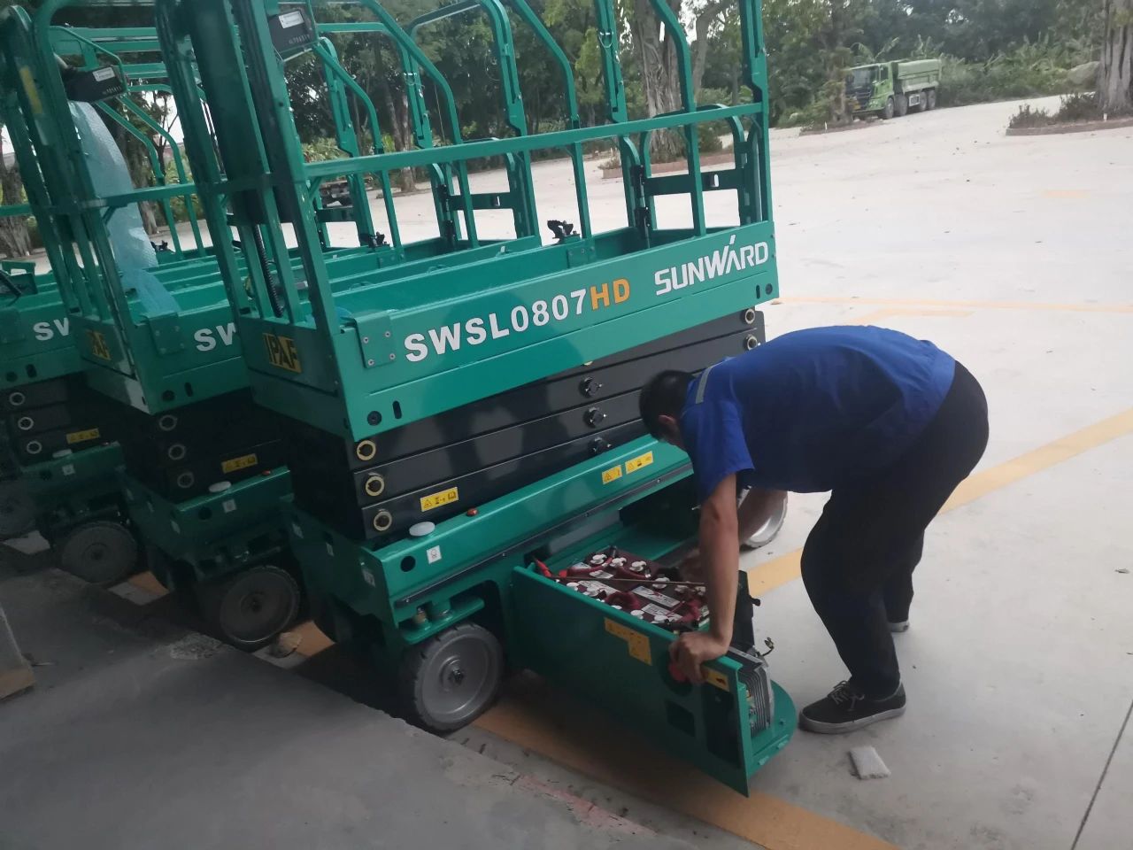 30小时，，，，，，8个人，，，，，，10台装备，，，，，，我们说到做到！