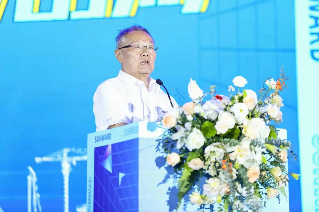 四大成套装备携手登场。。。。∮览殴偻悄芰⒁煨Ч故净峤怀觥傲裂鄞鹁怼