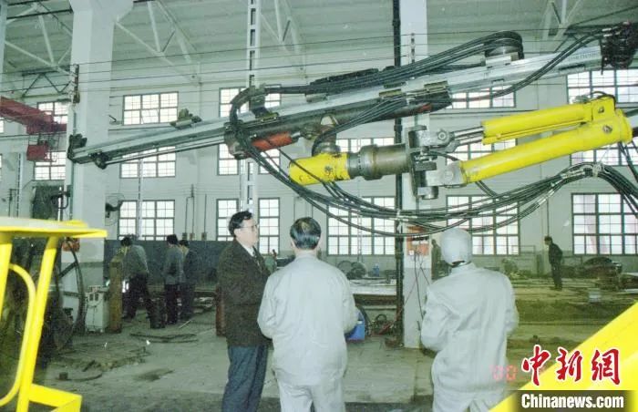 媒体聚焦 | 中新社专访——永利集团官网智能首创人何清华：向着太阳奔驰的筑梦人