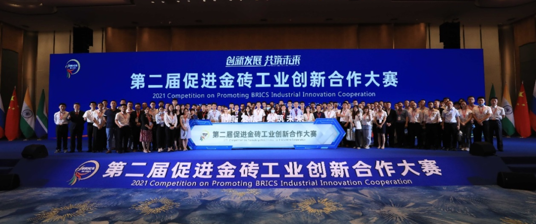 点赞！永利集团官网智能液压混淆动力挖掘机项目荣获这个优异项目奖→