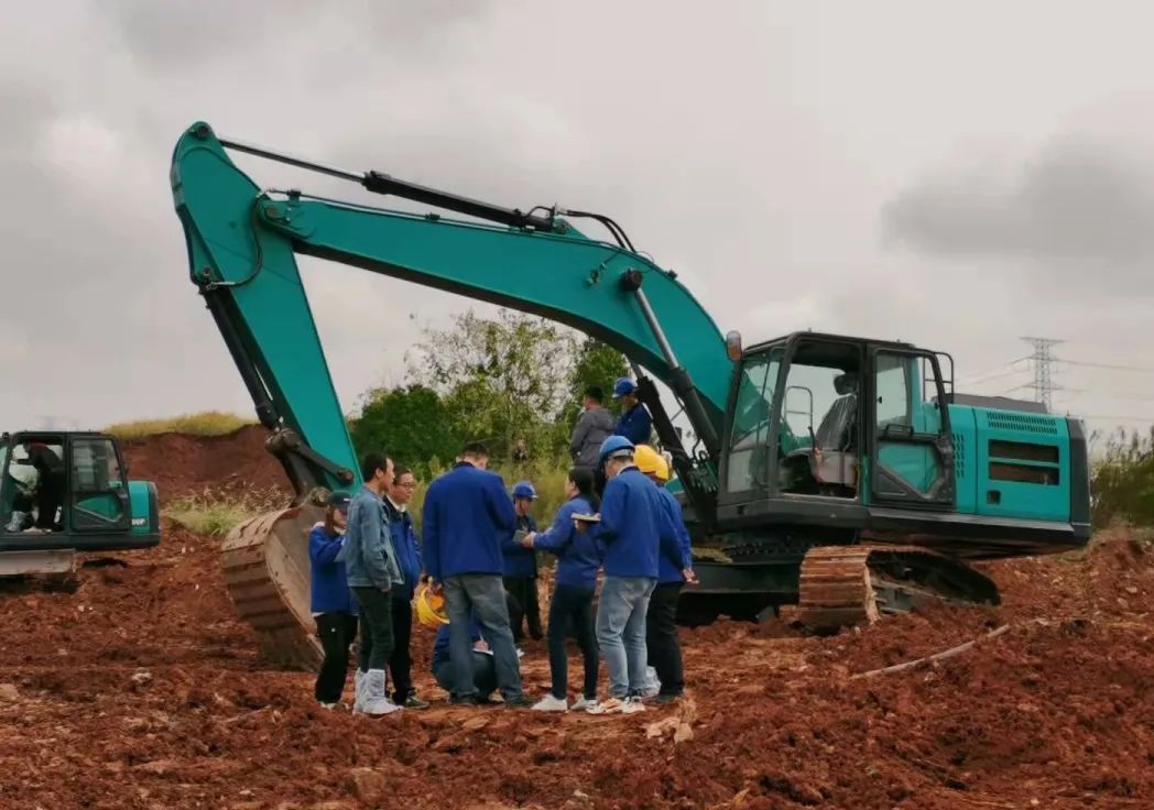 一起来“找茬”！10位“超等体验官”试驾永利集团官网智能最新“F系列”挖掘机