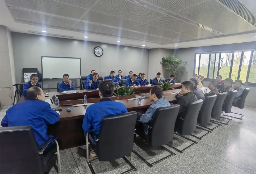 一起来“找茬”！10位“超等体验官”试驾永利集团官网智能最新“F系列”挖掘机