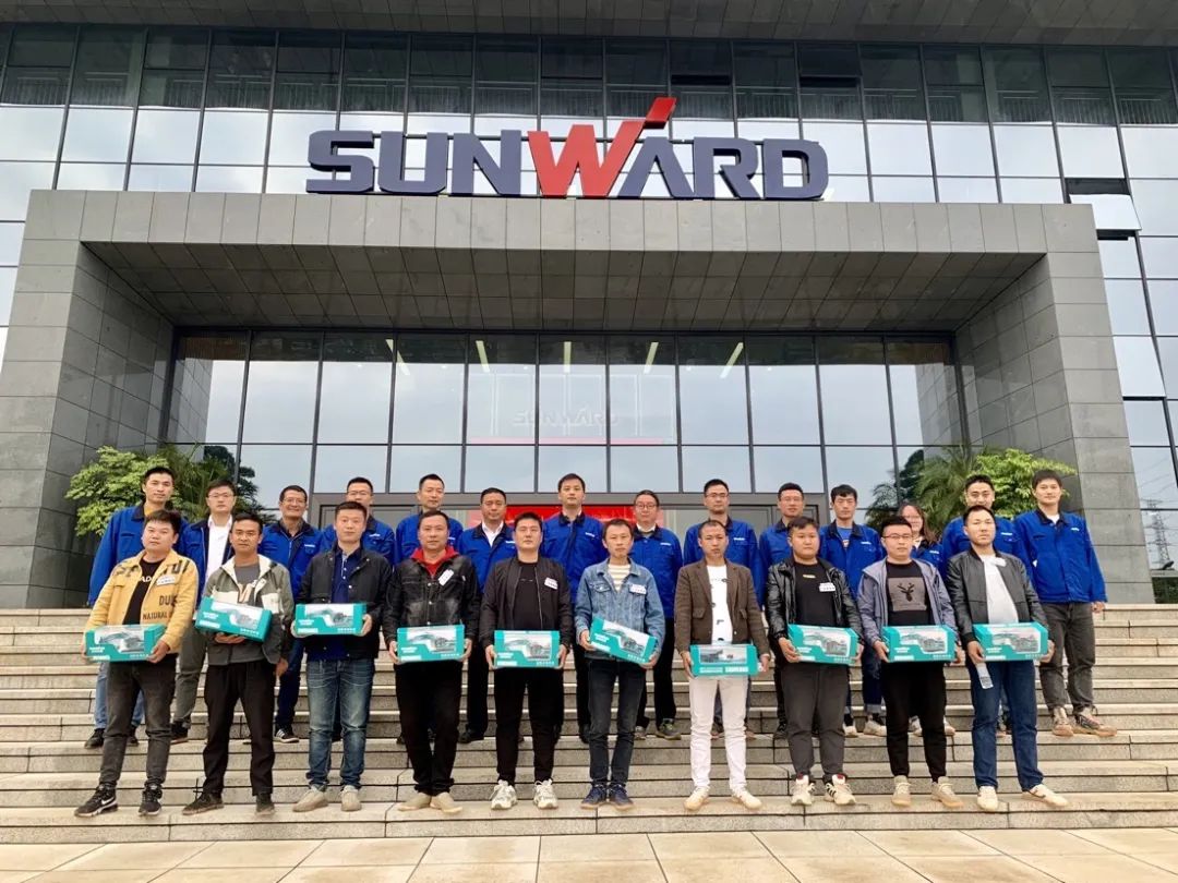 一起来“找茬”！10位“超等体验官”试驾永利集团官网智能最新“F系列”挖掘机