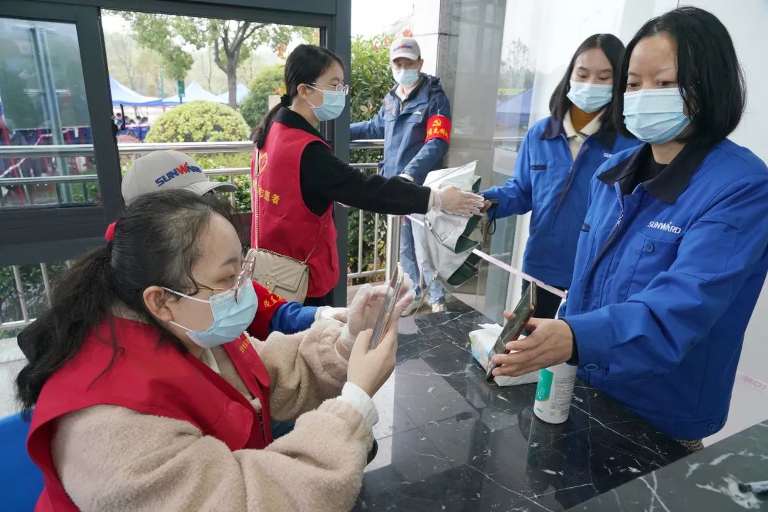 采样完成率近100%！永利集团官网智能第一时间开展全员核酸检测，，，，，包管清静生产