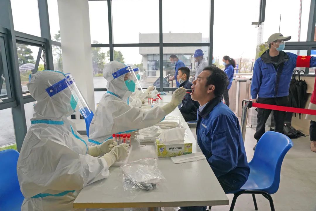 采样完成率近100%！永利集团官网智能第一时间开展全员核酸检测，，，，，包管清静生产