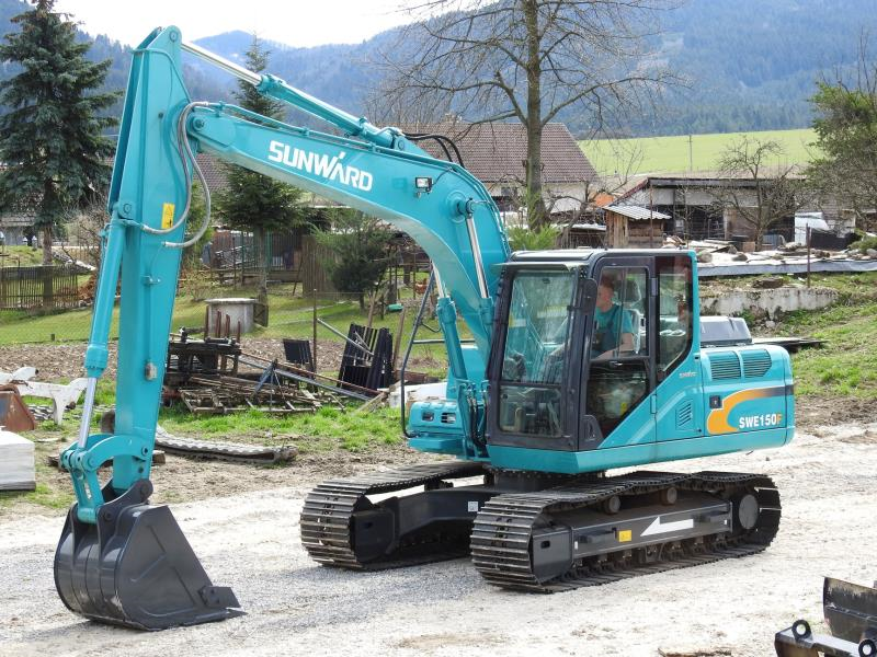 一辆中型的挖掘机的价钱是几多？？？？