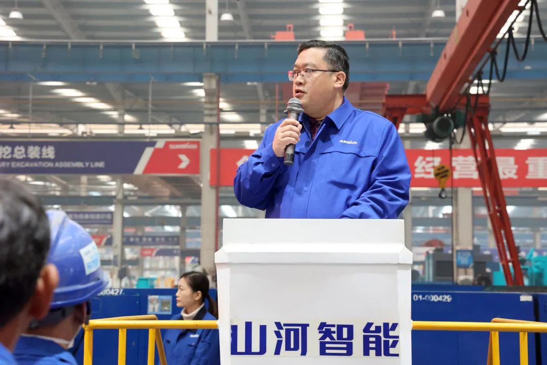 向模范学习！永利集团官网智能56名职工受到职工职业手艺竞赛表扬