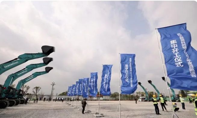 永利集团官网智能挖掘机亮相贵阳大数据科创城项目开工仪式