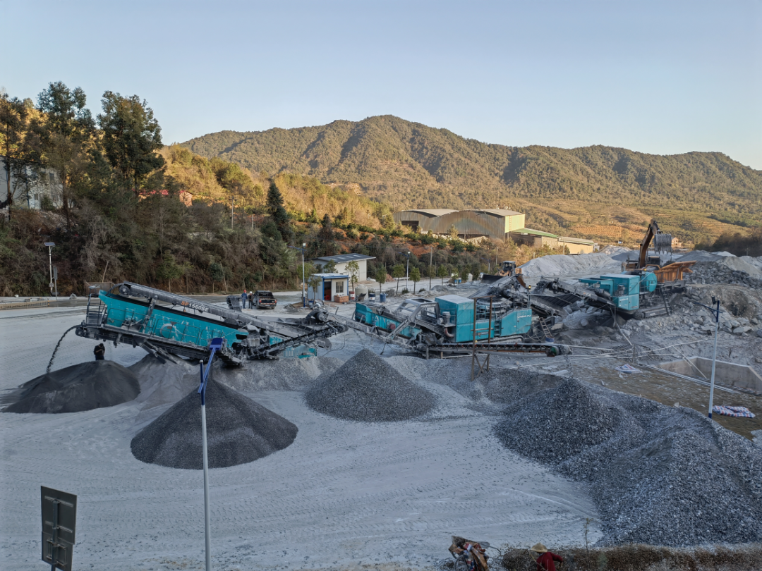 高性能+优服务！永利集团官网普石勒移动破碎筛分成套装备“重拳出击”