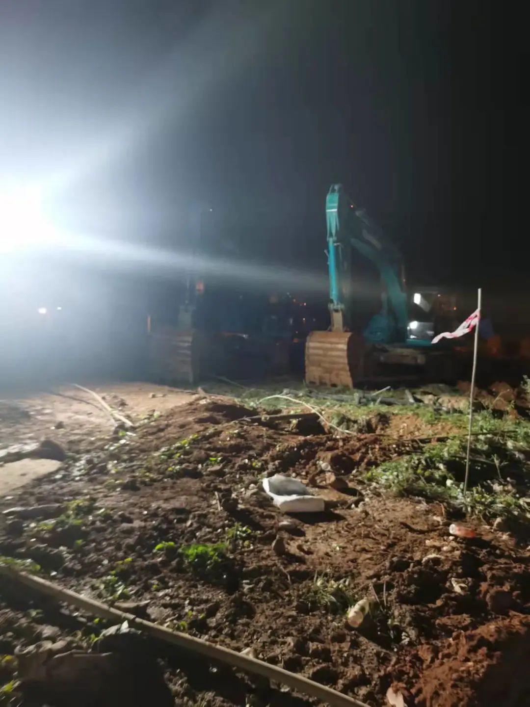 冲锋一线显继承！永利集团官网智能挖掘机助力长沙方舱医院建设