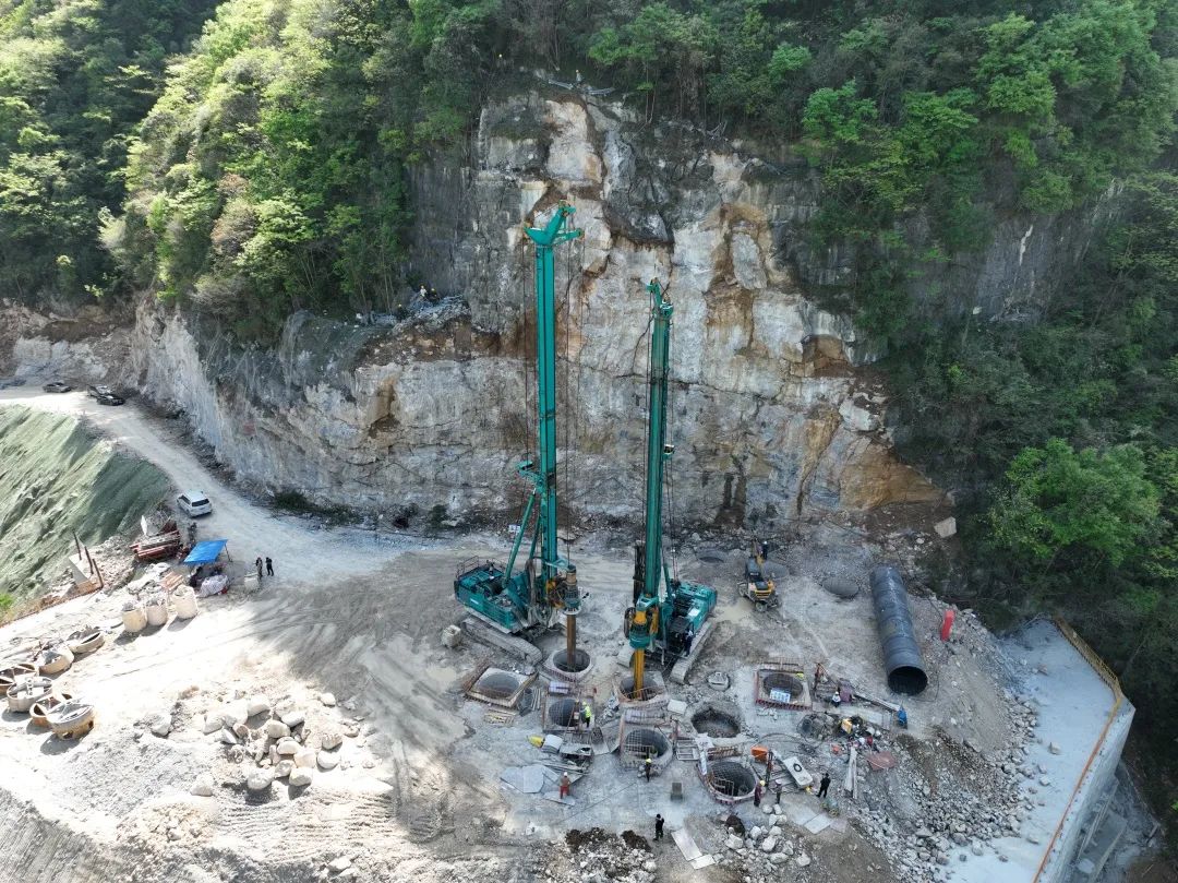 展现施工“奇效”！永利集团官网智能旋挖钻机强势助力炉慈高速公路建设