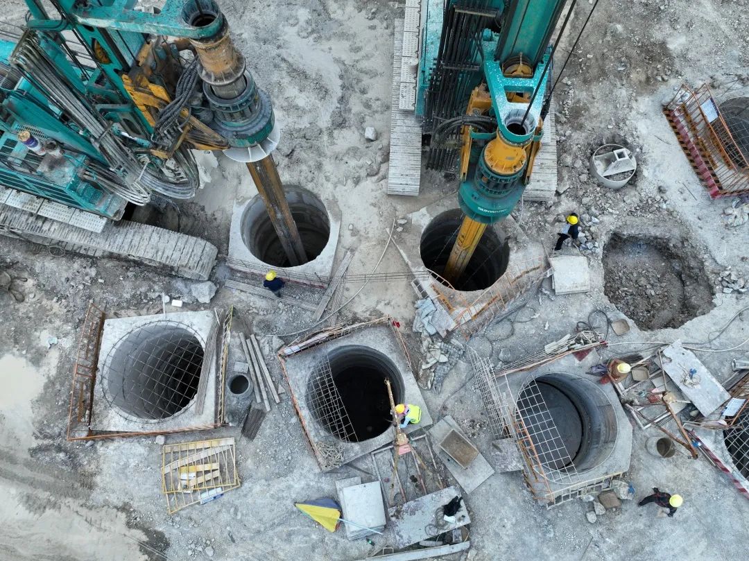 展现施工“奇效”！永利集团官网智能旋挖钻机强势助力炉慈高速公路建设